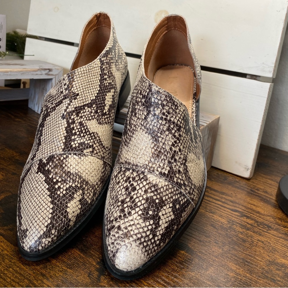 MiM Miracle Mile Freya Snake Skin Leather Shoe/ booty open side Size 8.5.